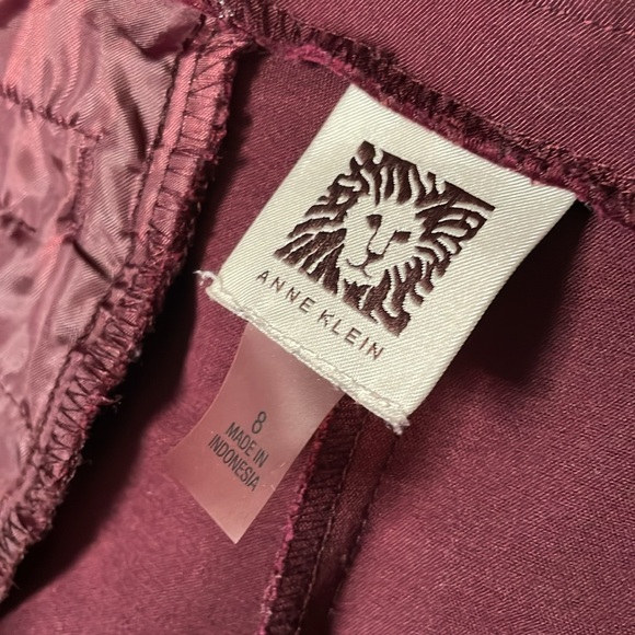 Anne Klein burgundy crop pant - Picture 3 of 8